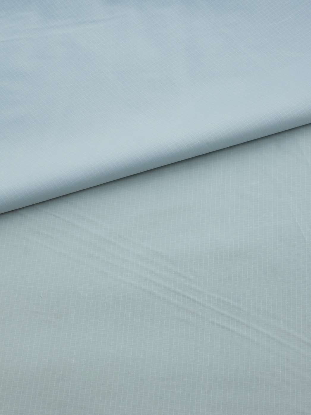 Ripstop nylon, downproof, light and soft in silver grey
