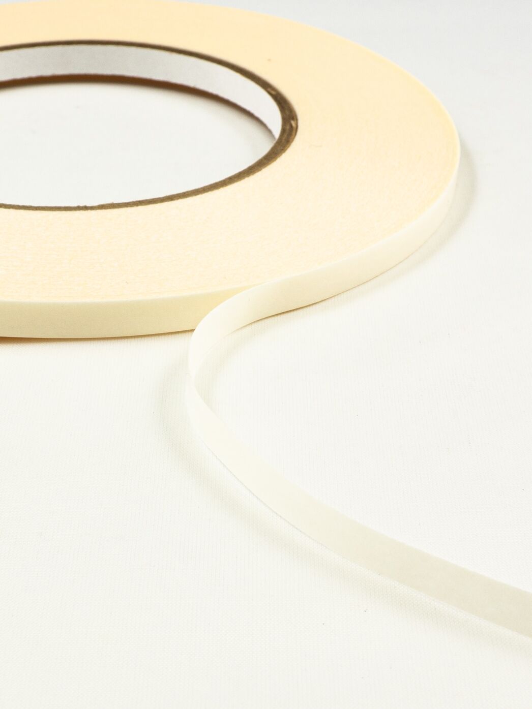 Doppelseitiges-Klebeband-6mmx50m-Papiertraeger_extremtextil_Stoffe_zubehoer_kaufen