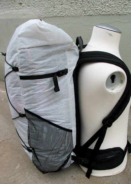 Der-DCF-Rucksack-komplett-von-der-Seite