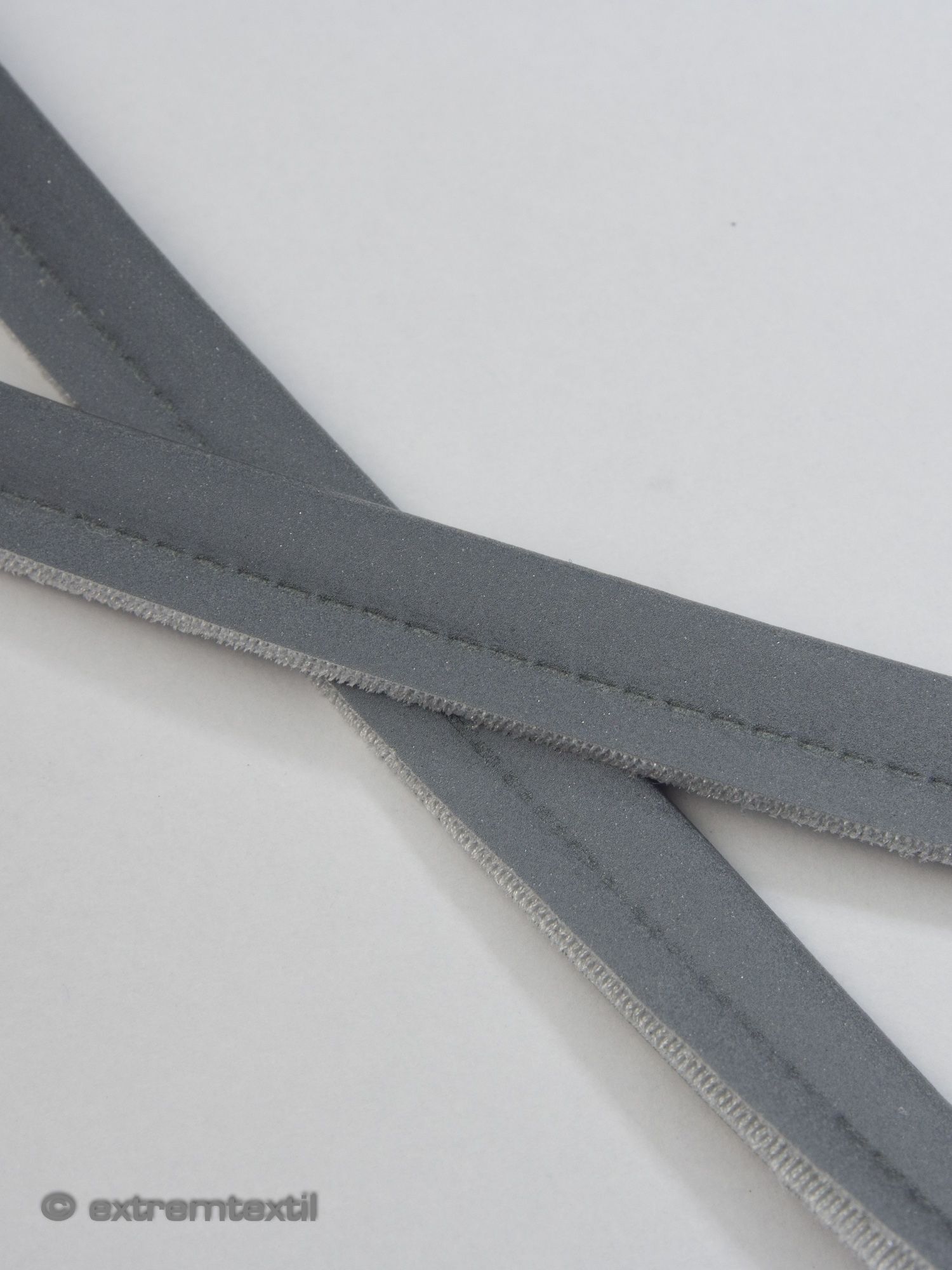 Reflektierende-Paspel-elastisch-ohne-Kordel-Iqseen_extremtextil_Stoffe_zubehoer_kaufen